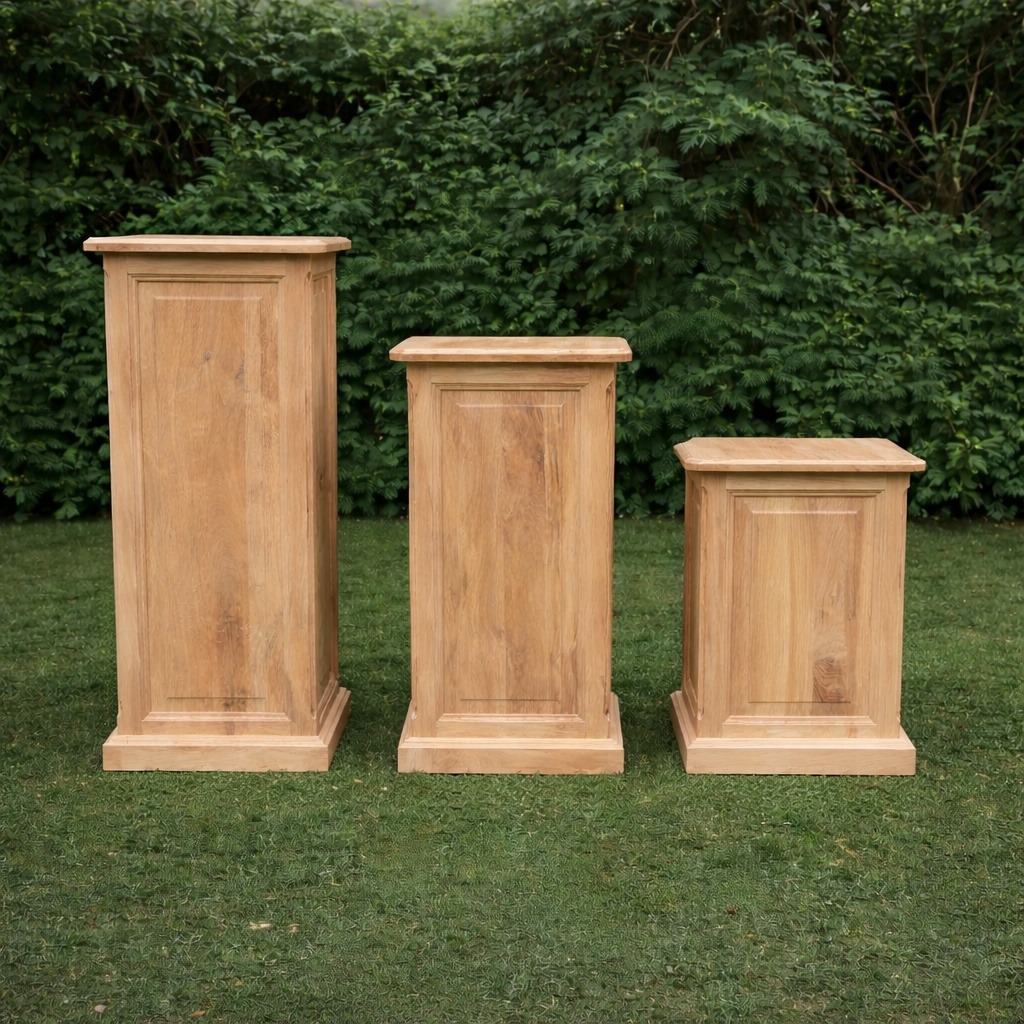 Stèle d'exposition en chêne