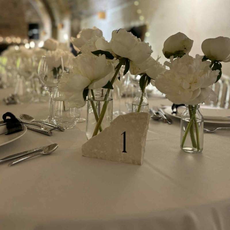 Numéro de table en pierre – Image 2