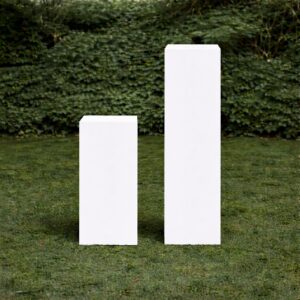 Stèle d'exposition blanche